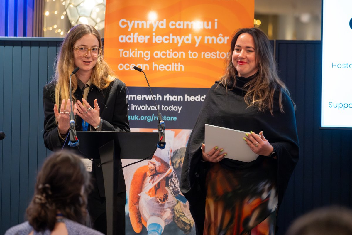 HYYM_mcsuk's tweet photo. Roedd yn ddiwrnod syfrdanol yn y Rhyl ddoe ar gyfer Symposiwm Un Cefnfor, ein digwyddiad dathlu diwedd prosiect HYYM. Roedd yn ddiwrnod gwych o rannu dysgu, rhwydweithio, cysylltu â’n harfordir, a dathlu llwyddiant Hiraeth Yn Y Môr.
📸Mark McNulty https://t.co/hgptJzs74d