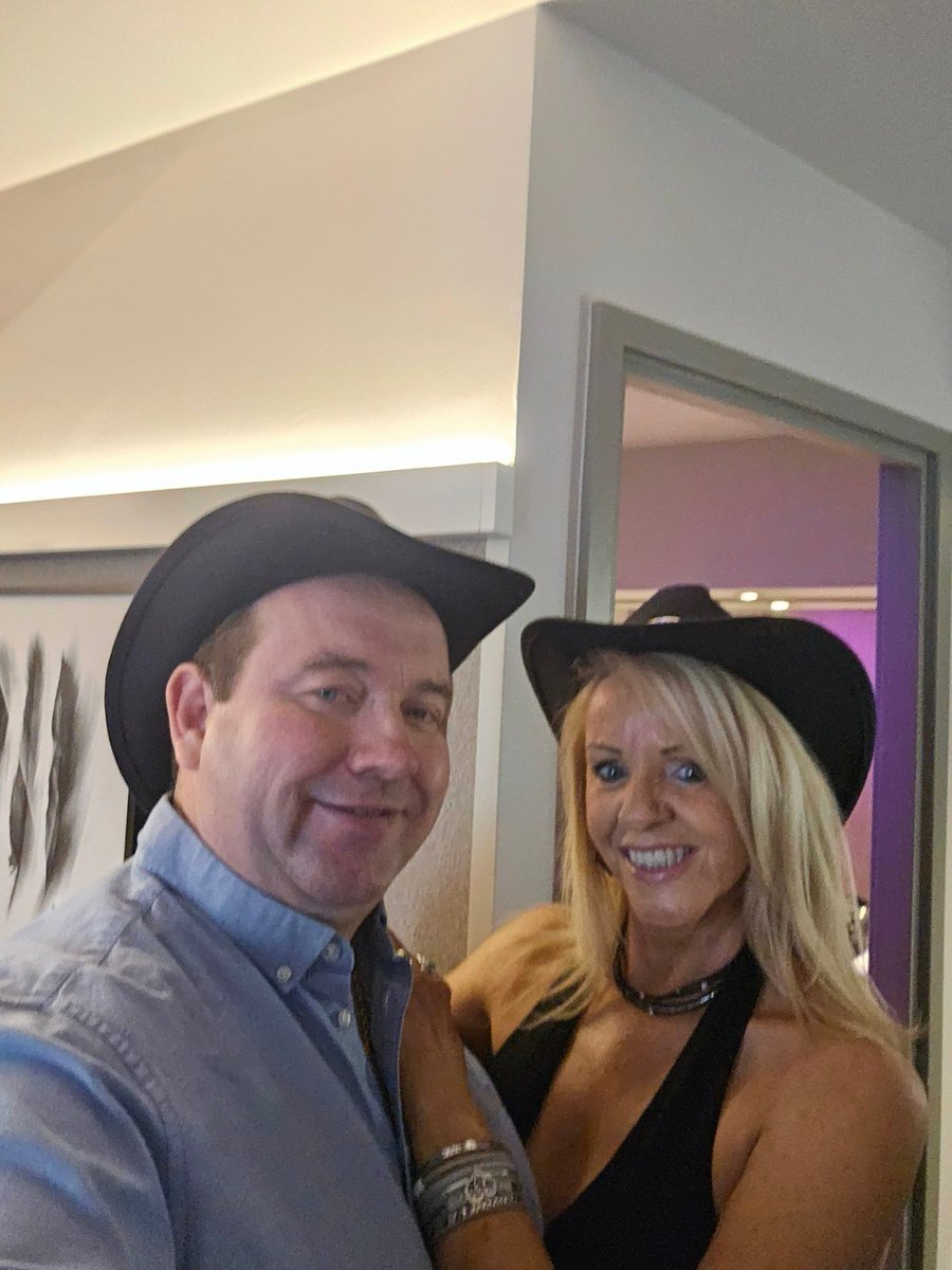 The start of a wonderful long weekend with an amazing lady <a href="/TeresaD56618290/">Teresa Dolan</a> 💚💚💚💚