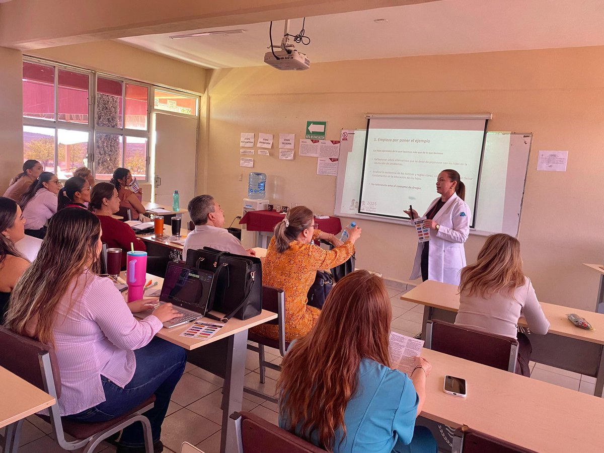 capaelfuerte's tweet photo. DIPLOMADO EN PROMOTORIA PARA LA PREVENCIÓN DE ADICCIONES, dirigido a docentes de UAdeO El Fuerte. Se impartió el tema 10 RECOMENDACIONES PARA PREVENIR QUE TUS HIJAS E HIJOS CONSUMAN DROGAS, a cargo de Lic. Gabriela Gaxiola Valenzuela, Coordinadora de UNEME CECOSAMA EL FUERTE. https://t.co/6pRSWwABVm