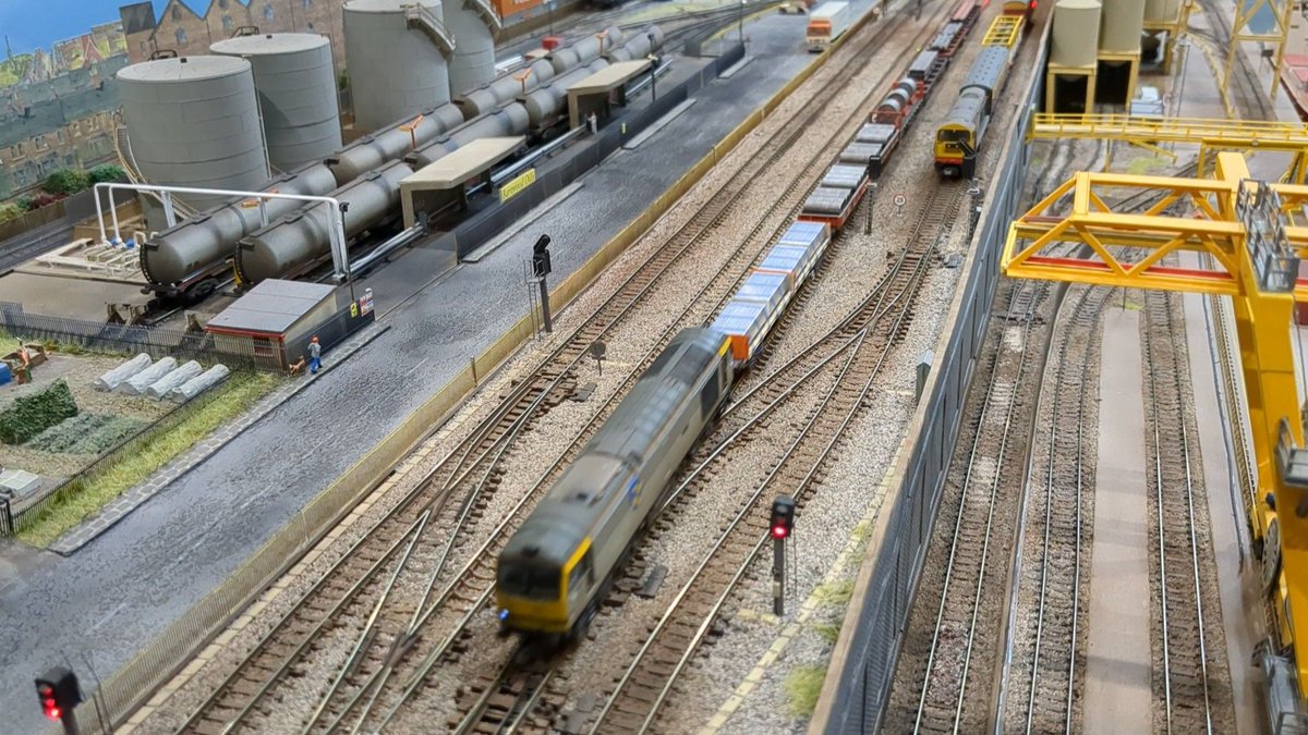 N gauge and 2mm modelling is well covered at Alexandra Palace this weekend - with six impressive layouts showing the benefits of the smaller scale. The full list is here buff.ly/mpoqo7f - plus there are trade stands, demos and an interactive kids area. #LFRM25