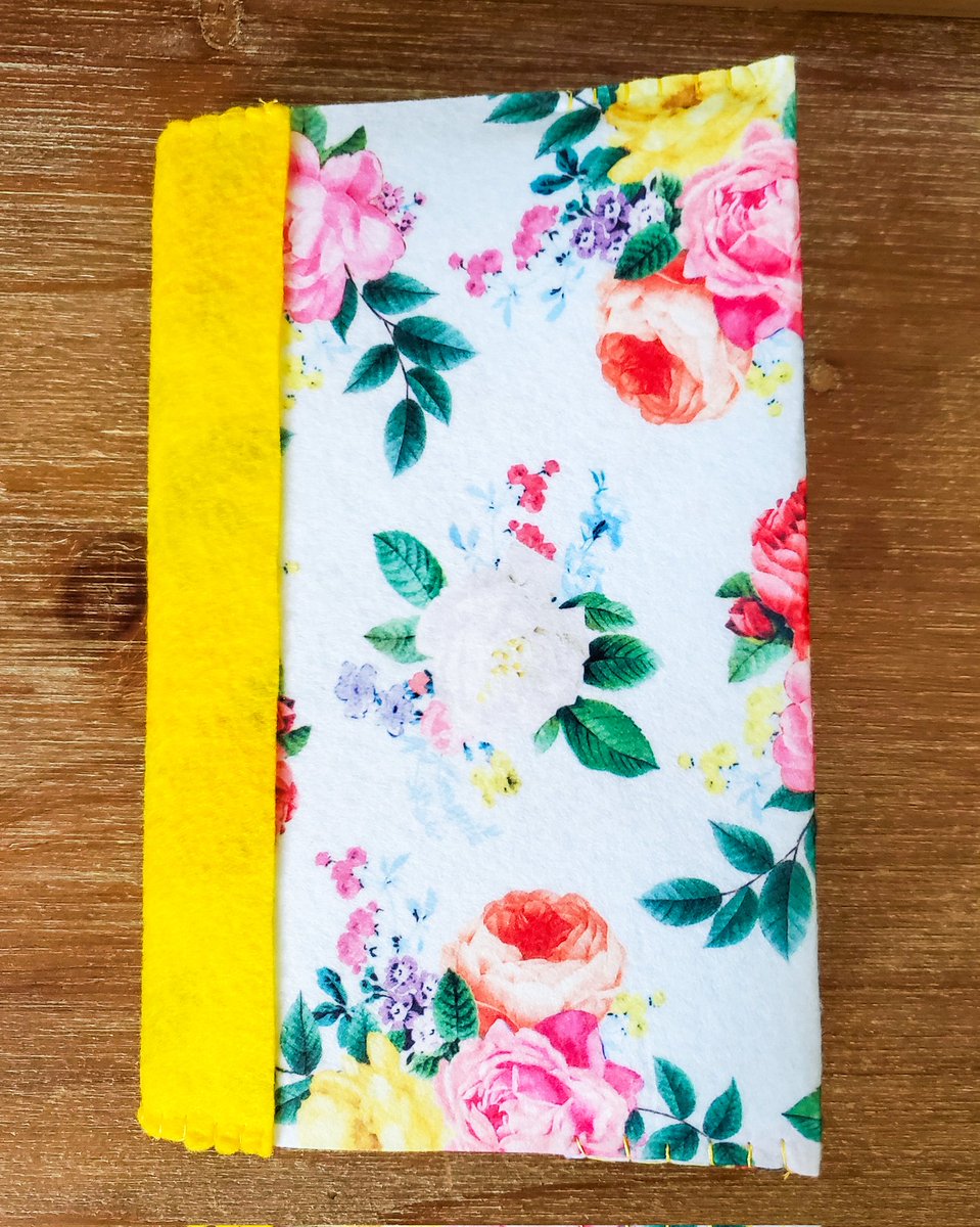 MinimalAbstrac1's tweet photo. Spring Reading Is In Full Bloom 💐📚🌿☀️🩷💛
https://t.co/pJtDqW9WlR
#etsygifts #handmadehour #uniquegifts #giftsforfriend #giftsforher #womaninbizhour #CraftBizParty #SpringVibes #spring #BookWorm #Boho #FlowersOnFriday #bloomintoyou #readingaccessory #FridayVibes #TGIF https://t.co/KsK9VmI0F0