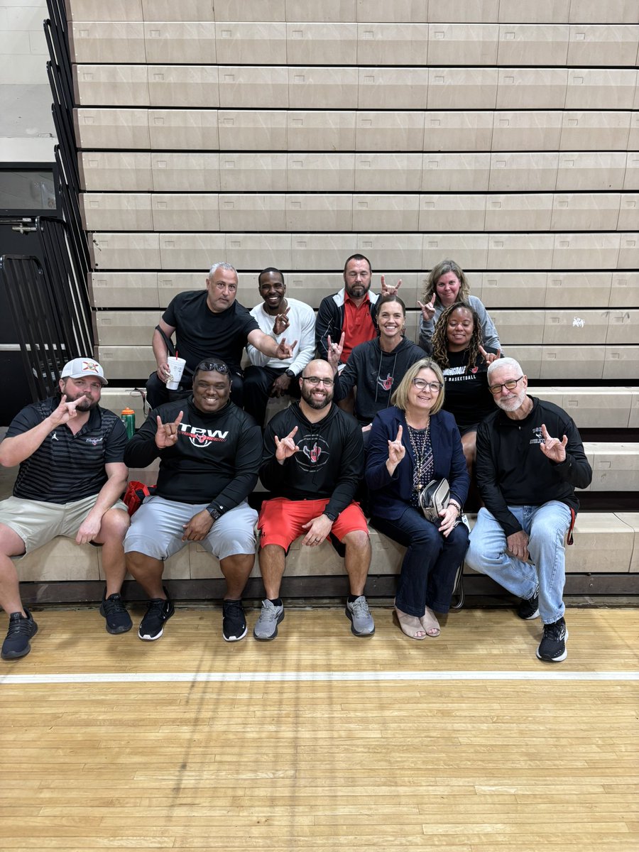BdaleathleticBC's tweet photo. It’s AT Appreciation Month! Ours may be moving to Tennessee (😭)but we sure do appreciate all he does for our teams! We wish you the best, Coach Batts! #onceabullalwaysabull 🤘@BloomingdaleSHS https://t.co/LGyfZRs8PS