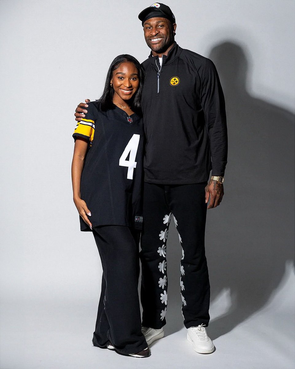 NJB5997's tweet photo. Well I heard about this yesterday &amp; Normani got engaged to DK Metcalf &amp; Congratulations to Normani &amp; DK ❤️😊💘💜💙😎👏🏼 @Normani @dkm14 #normani #normanikordei #dkmetcalf #happyengaged #engaged https://t.co/eaD9IlnRGS