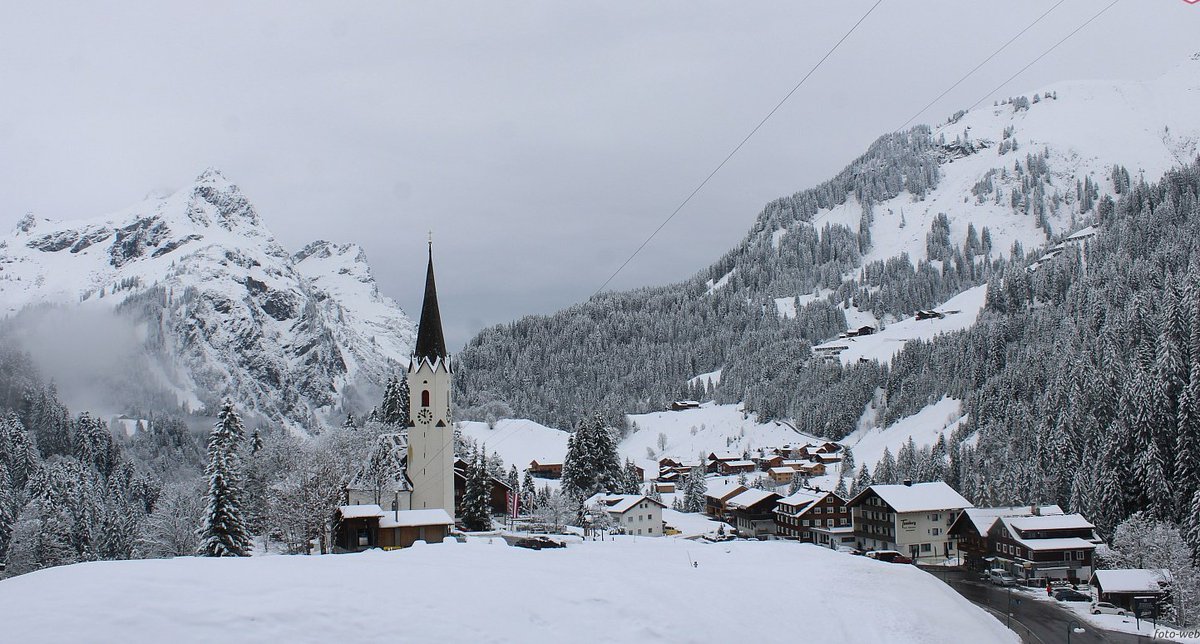 Check out our latest detailed SNOW REPORT for the Alps and beyond! weathertoski.co.uk/weather-snow/l…