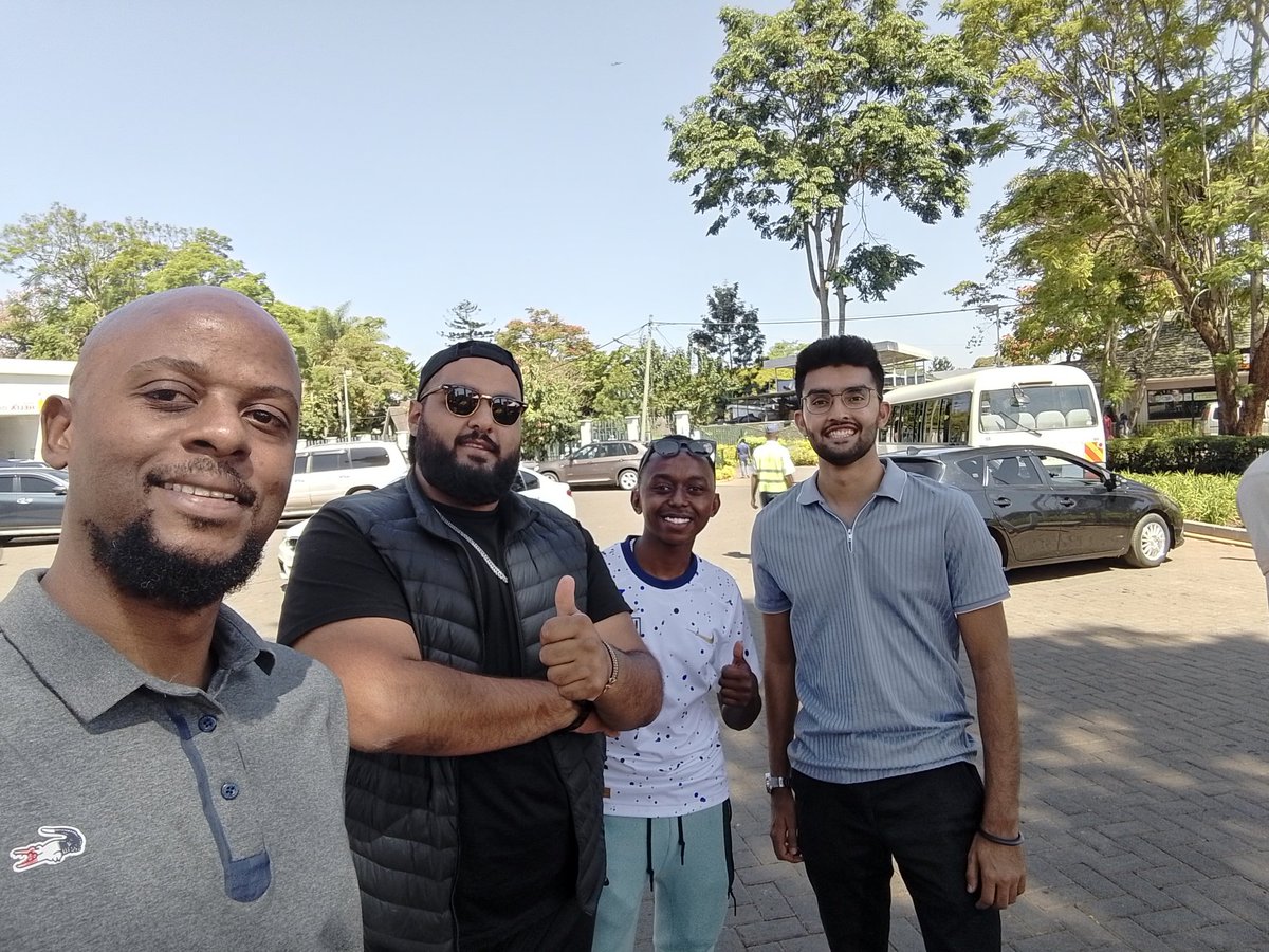 Ain't no other kings 
In this car scene
They're siblings 
Nothing but my children
One drive, they're reappearing