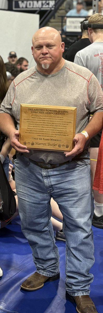 PlainviewFB's tweet photo. The Legend Coach Warren Butler was inducted into the OPCA Hall of Fame today! @Plainview_Sport @ViewPlainview @ArdmoreitePreps @VYPEOK @vypesportsguy https://t.co/YLchDxMjNH