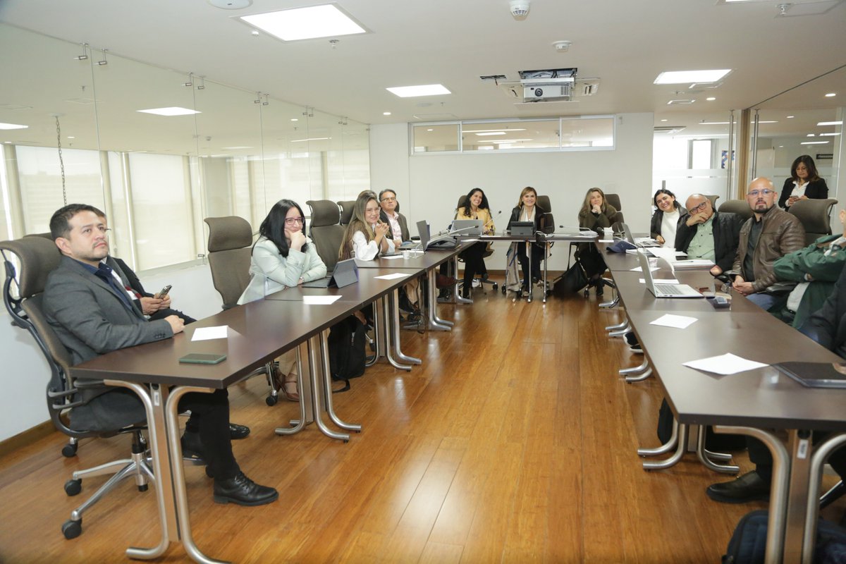 #Agenda | La magistrada del <a href="/judicaturacsj/">Rama Judicial</a>, Claudia Expósito, lideró el Conversatorio de Estadística Judicial´ que socializó el plan integral de la subespecialidad de restitución de tierras a jueces y magistrados de Florencia, Ibagué, Neiva, Villavicencio y Bogotá. 🧵1/4