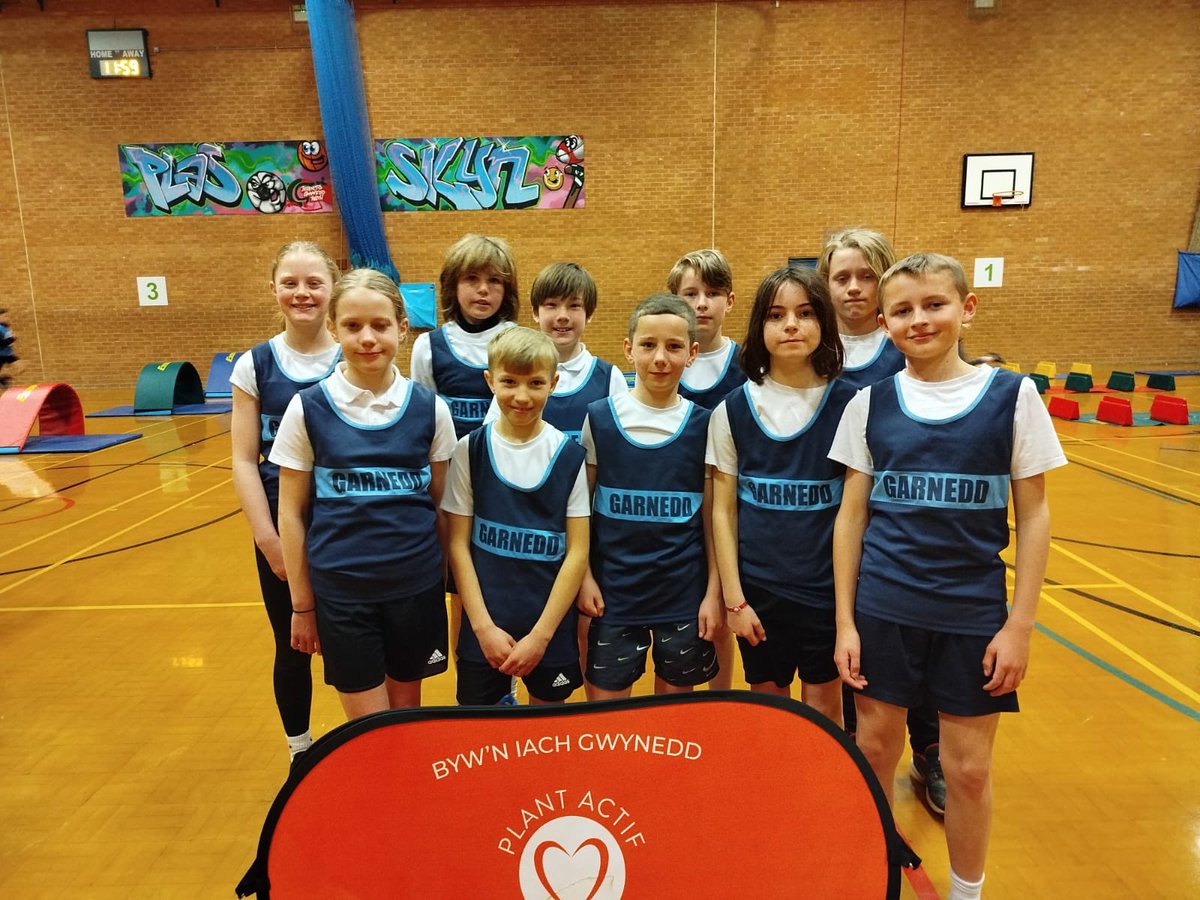 Llongyfarchiadau i dim athletau dan-do y Garnedd am ennill y rownd gyntaf yn y gystadleuaeth i ysgolion gogledd Gwynedd. Byddant rwan yn mynd ymlaen i'r ffeinal yn erbyn Gwynedd gyfan. 
Y tim oedd Seren, Jess, Tomos, Macsen, Emrys, Archie, Jack, Math, Morgan, Aran