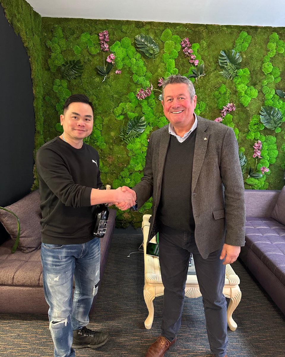 Inhouseproperty's tweet image. 🏡 Key Collection Day! 🔑

Congratulations to these two homeowners as they pick up the keys to their new homes! Wishing you both all the best as you settle in.

Thinking of buying, selling, or letting? Get in touch at 01491 839 999 – we&apos;d love to help!

#KeyCollection