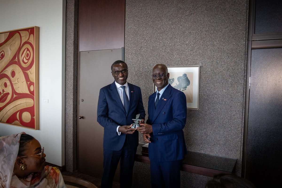 EmbHaiti_ca's tweet photo. Cette semaine, Son Excellence Weibert Arthus @arthuweb a fait ses adieux au Corps diplomatique du Canada où il a servi comme Ambassadeur extraordinaire et plénipotentiaire de la République d’Haïti, Doyen du Groupe des Chefs de missions de la CARICOM et représentant des Amériques au @GafOttawa . 

L’ambassadeur Arthus a débuté sa mission au Canada en octobre 2020.  Maintenant qu’il est appelé à servir ailleurs, l’Ambassade de la république d’Haïti au Canada lui souhaite beaucoup de succès dans sa nouvelle affectation.  
@GAC_Corporate , @SenatriceMegie , @EmmanuelDubourg ,@belgiumincanada , @MarocDiplomatie Embassy of Switzerland in Canada / Ambassade de Suisse au Canada,@CARICOMorg