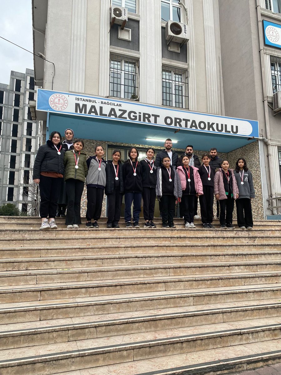 Geleneksel Çocuk Oyunları kapsamında Yakan Top  kategorisinde İlçe 2.si Sek Sek turnuvasında okulumuz öğrencileri İlçe 2.si olmuştur
<a href="/tcmeb/">Millî Eğitim Bakanlığı</a>
<a href="/istanbulilmem/">İstanbul İl Millî Eğitim Müdürlüğü</a>
@bagcilarkaymakamlik 
@abdullahucgun_mia 
@bagcilarilcemem 
@mehmet_snsr6034 
<a href="/syhnsrc/">syhnsrc</a>