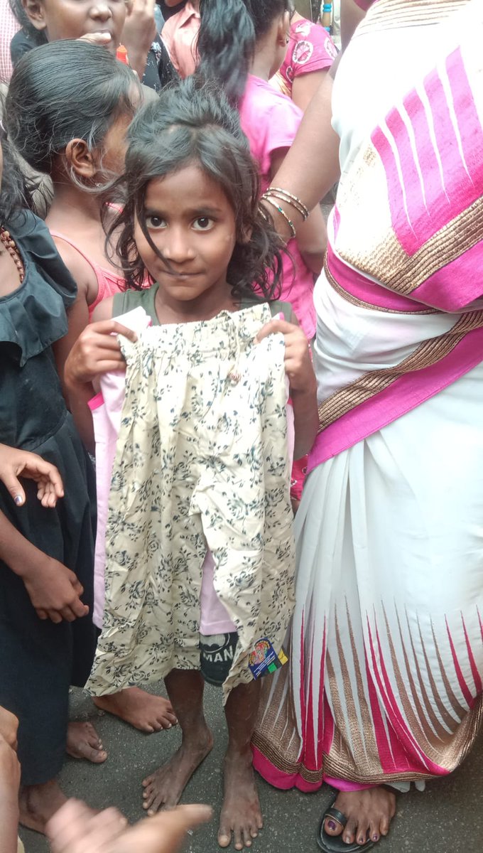 kswt_trust's tweet photo. #kswTrust 
#support old cloths &amp;new cloths
#kannagi #nagar #umamaheshwari 
https://t.co/x7mZK5TqpA https://t.co/ugwiXysi7Q