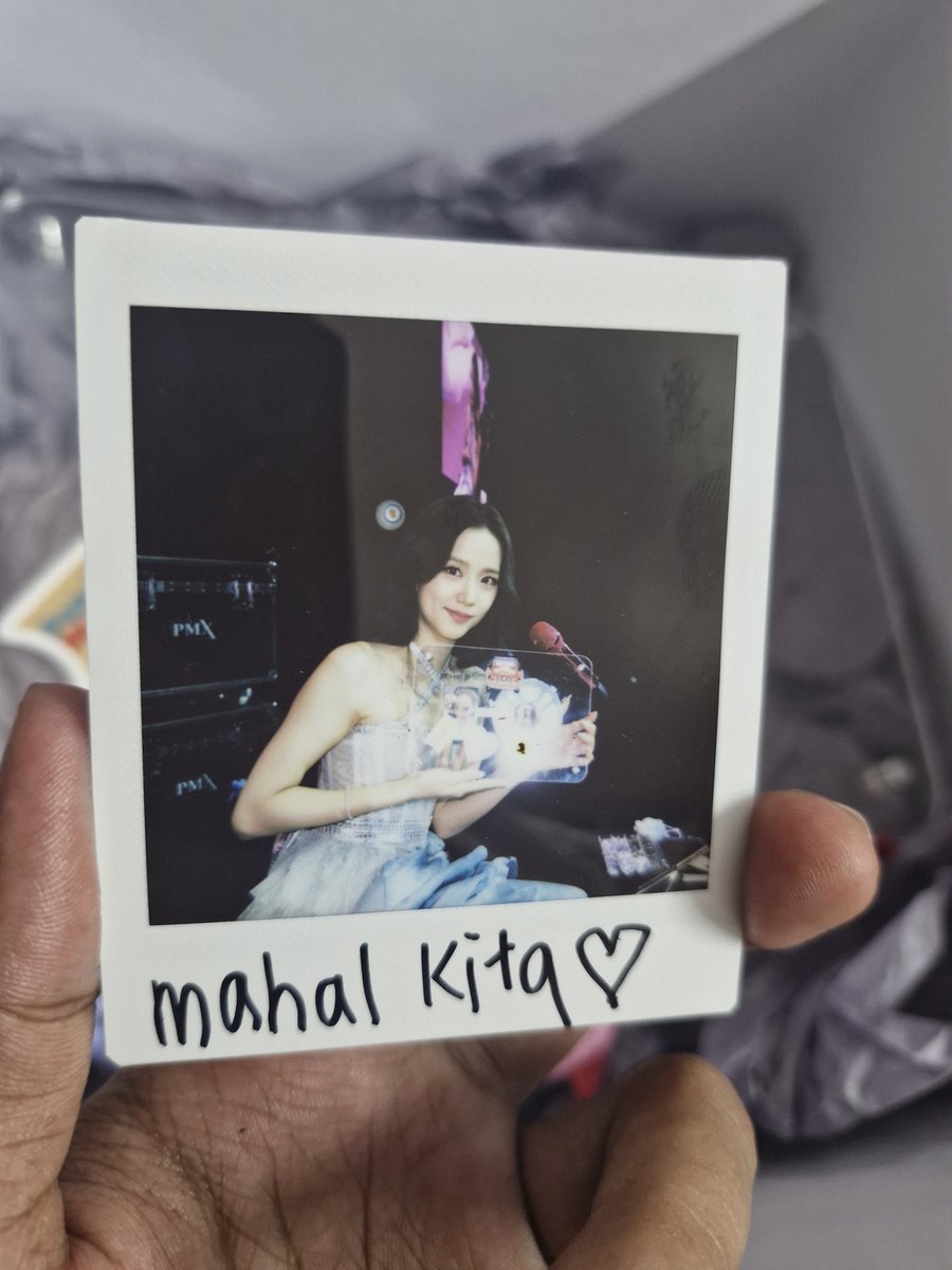 leimonde15's tweet photo. BLINKS! Nakauwi na siya ng ligtas! 😍😍😍
JISOO SHAKES MANILA
 #LIGHTS_LOVE_ACTIONinMANILA 
#JISOOinMANILA 
#LIGHTS_LOVE_ACTION https://t.co/hYixoMhj2I