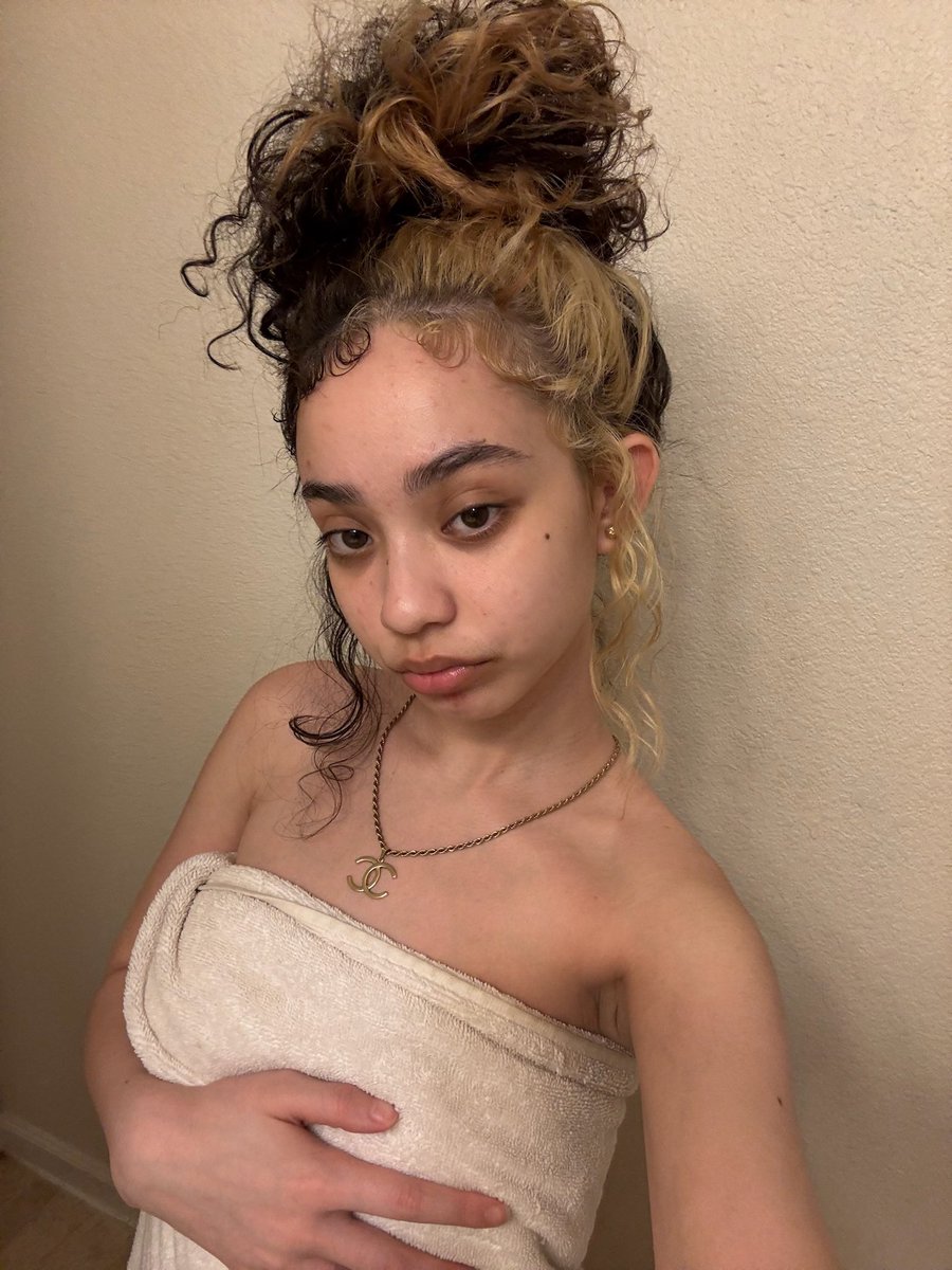 angelica👾 tweet media