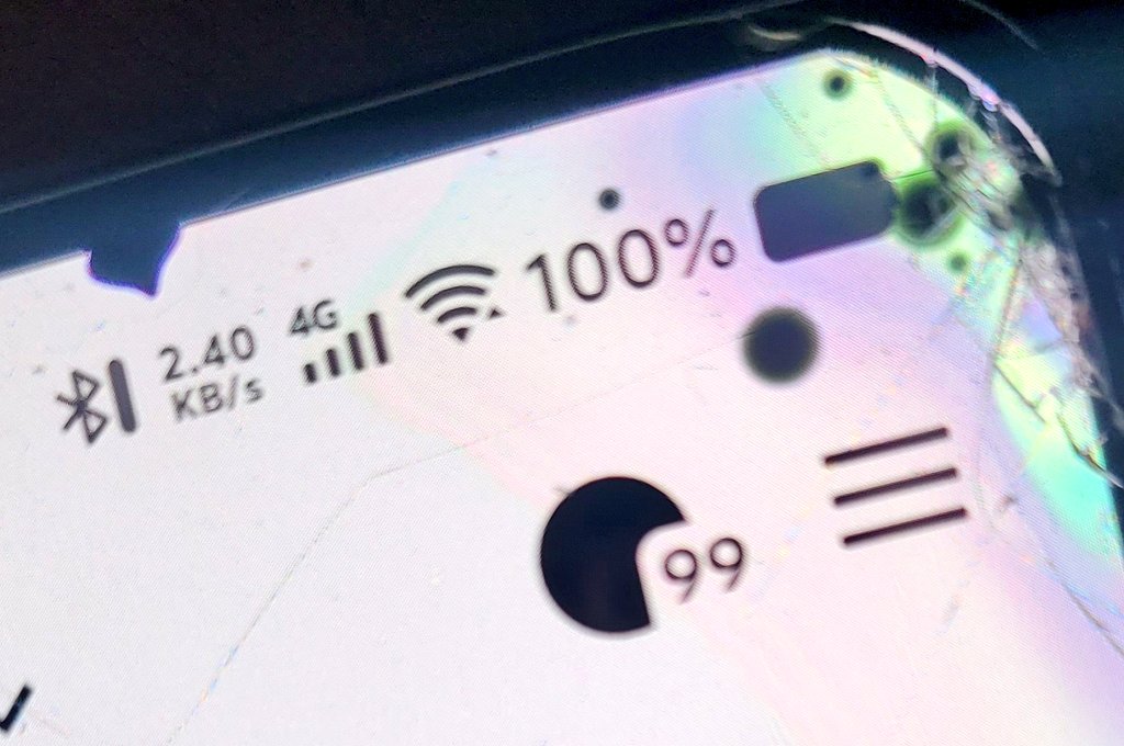kenken54321's tweet image. どうしよう😖💧
画面の液漏れが増えてきた(泣)
せっかく買ったのに❗
#vivoiqoo
#ガジェット
#Android
