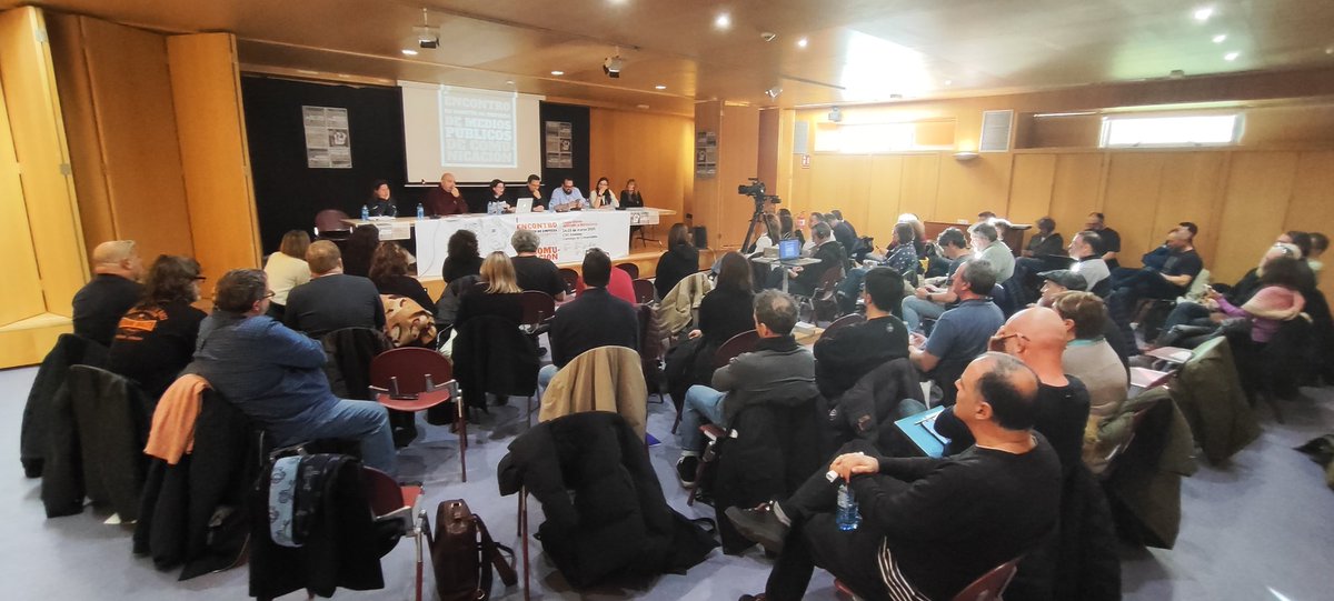 TrabajadoresCanalSur (@agrupacioncs) on Twitter photo La <a href="/AgrupacionCS/">TrabajadoresCanalSur</a> en el Primer Encuentro de comités de empresa de radios y televisiones publicas en Santiago de Compostela, hay que defender la información pública porque está en peligro, por la falta de personal y por la manipulación informativa La <a href="/AgrupacionCS/">TrabajadoresCanalSur</a> en el Primer Encuentro de comités de empresa de radios y televisiones publicas en Santiago de Compostela, hay que defender la información pública porque está en peligro, por la falta de personal y por la manipulación informativa