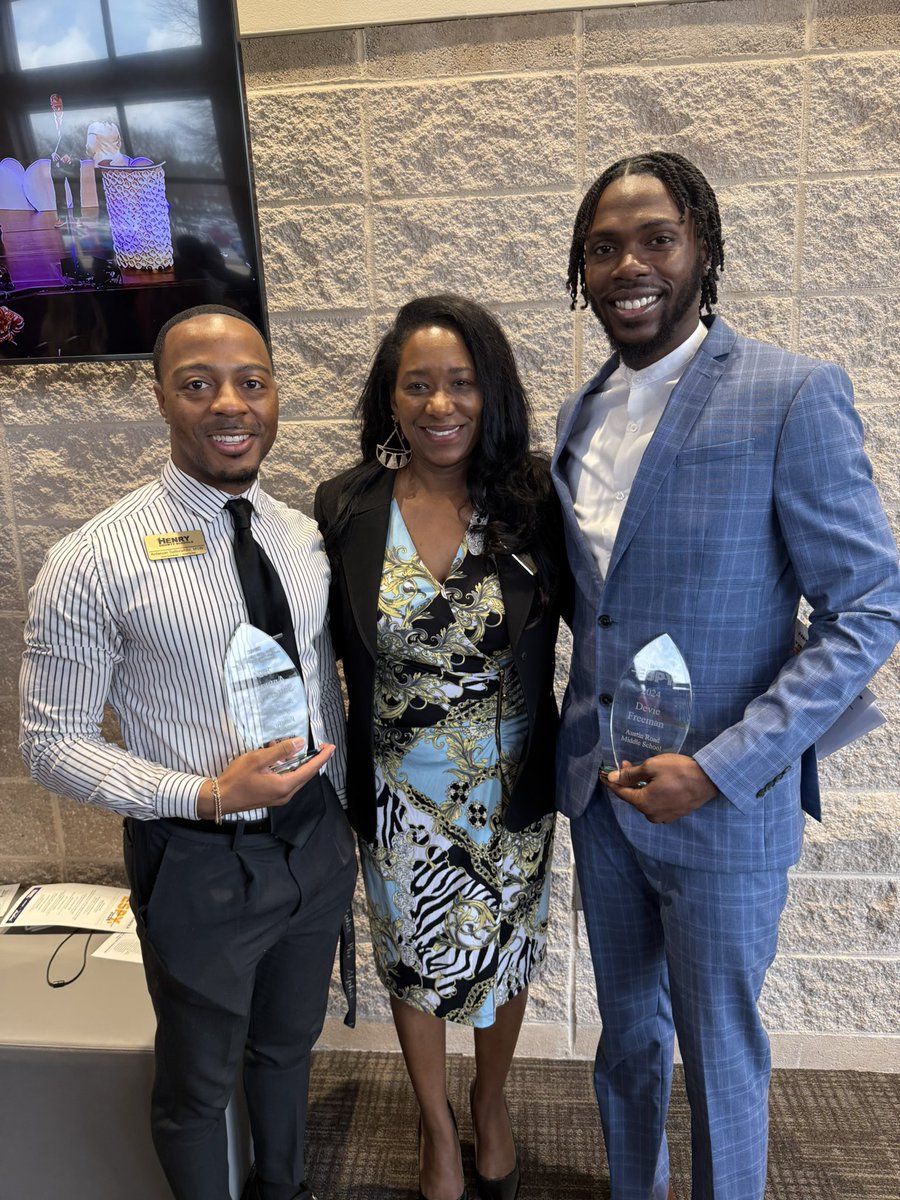 MajorJones_'s tweet photo. Our @ArmsJags ESPYs winners—so well deserved! These incredible individuals go above and beyond every day CONGRATULATIONS ‼️. #ESPYs @LibraLBrittian @AOAddison_ https://t.co/tcFtcOQf5i