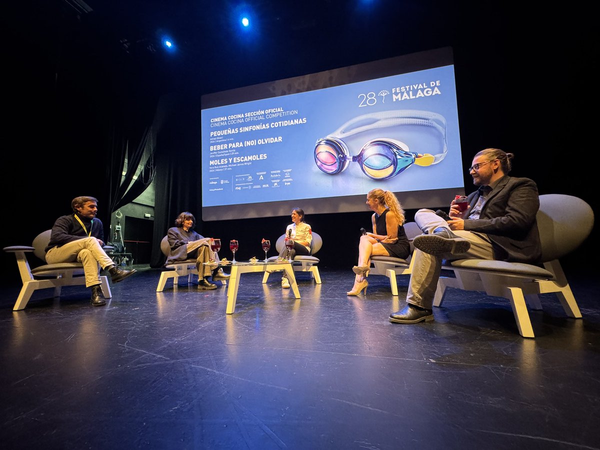 Hoy se han presentado los cortometrajes 
🎬 ‘Pequeña sinfonías cotidianas’ de Alfred Oliveri
🎬 ‘Beber para (no) olvidar’ de Jeniffer Castañeda García

Y el largometraje 
🎥 ‘Moles y escamoles’ de Vera Ruiz Acevedo y Michael James Wright