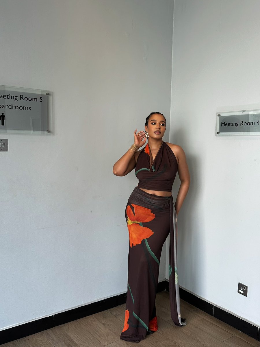 bfitsng_'s tweet image. We smell a new drop! 😍