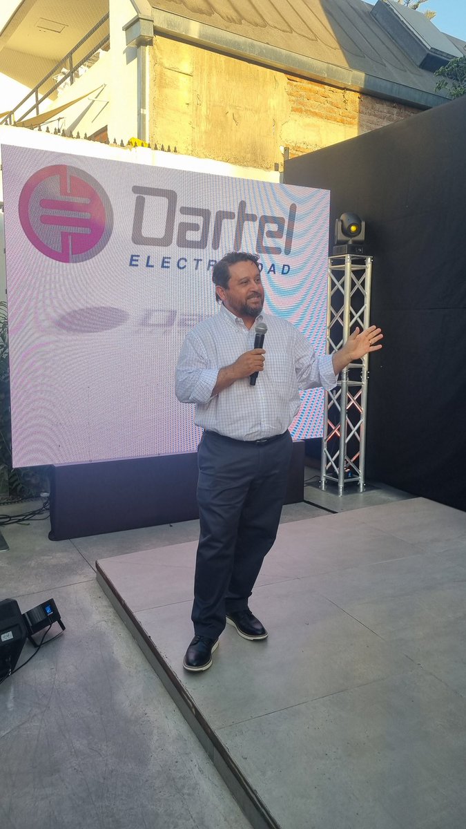 HH SOLAR! Más de 100 asistentes se unieron para disfrutar de una tarde increíble, compartiendo momentos y fortaleciendo nuestra red energía solar en Chile 🇨🇱😎☀️
Queremos agradecer a nuestros socios de Dartel por brindarnos su oficina como el espacio perfecto para este encuentro.