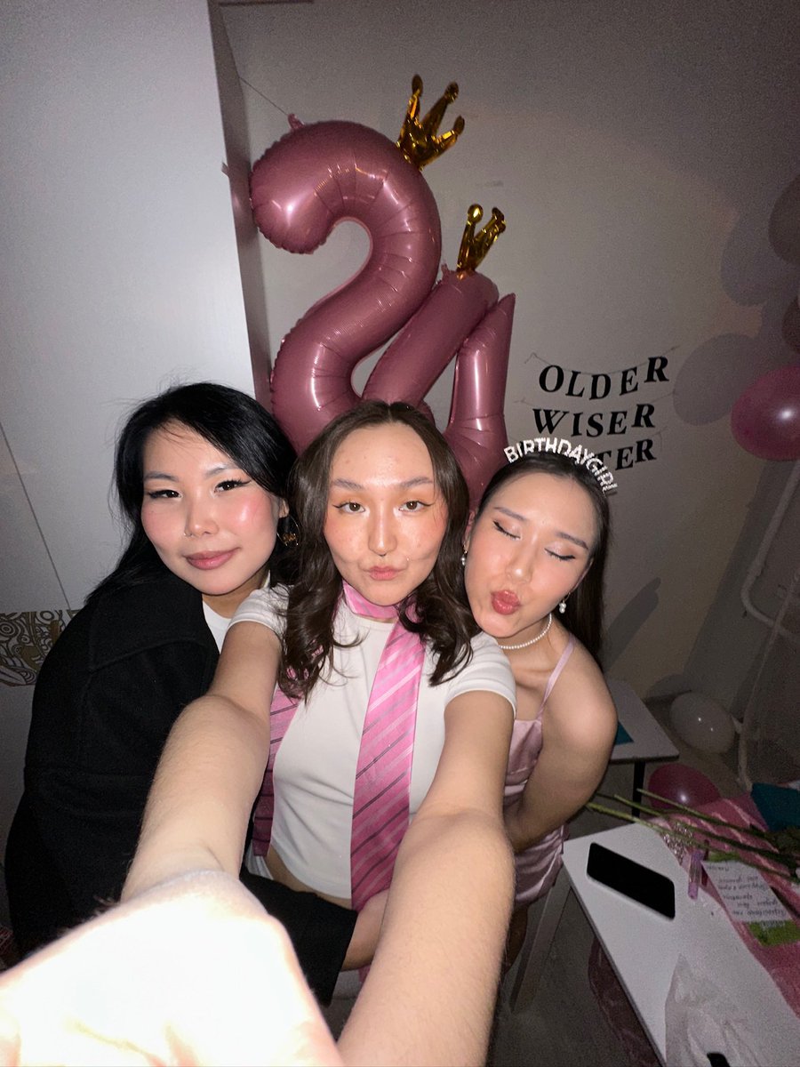 yanamkrva's tweet photo. отметила др! 
ня мои 💖 https://t.co/2mp01pMNW0