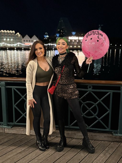 Watch Scarlett Bordeaux's leaked NSFW photo on TwXstars