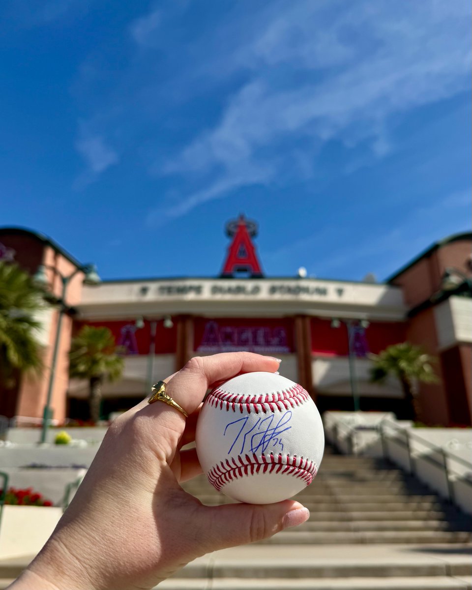 Angels's tweet image. Only one week left of #LAASpring in Tempe 😱

Get your collection ready for the start of the regular season by adding this baseball, autographed by Kenley Jansen!  One (1) lucky fan who shares this post by 10am PT on Monday (3/17) will win.

🔗 Link in bio for rules.