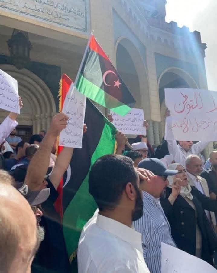 Libyatoday24's tweet photo. #Watch
A glimpse of today’s protests at Algeria Square in the capital, Tripoli, rejecting the settlement of migrants.
#Libya_Today #Photos https://t.co/r8Jniknkoj