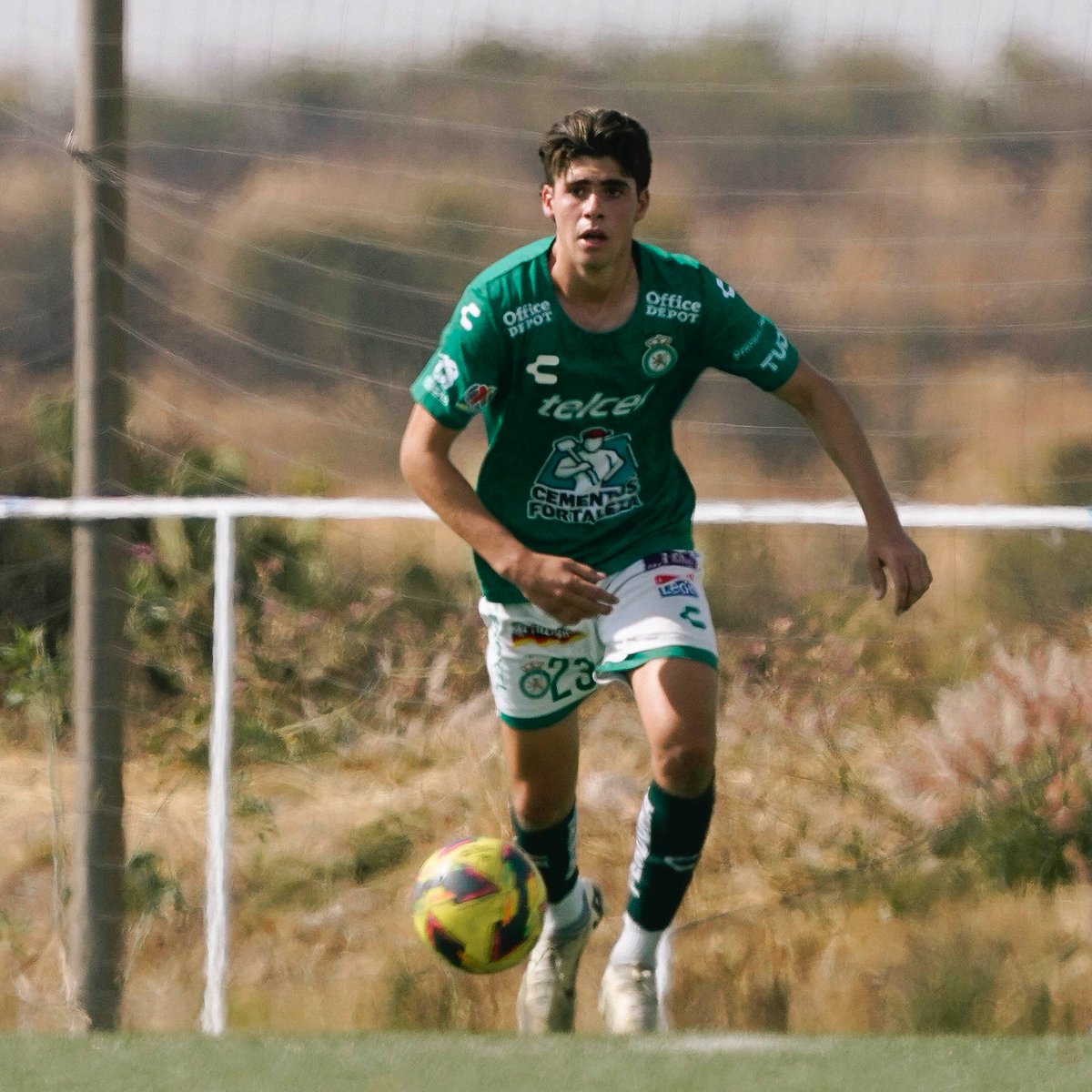 𝗣𝗥𝗜𝗠𝗘𝗥 𝗟𝗟𝗔𝗠𝗔𝗗𝗢 👏

José Pablo Saldamando integra por primera vez la convocatoria de nuestro equipo. El defensa de 19 años, formado en el GEN, ha participado como titular en 11 juegos con la categoría #Sub23 durante el presente torneo.

¡Mucho éxito, "Josepa"!