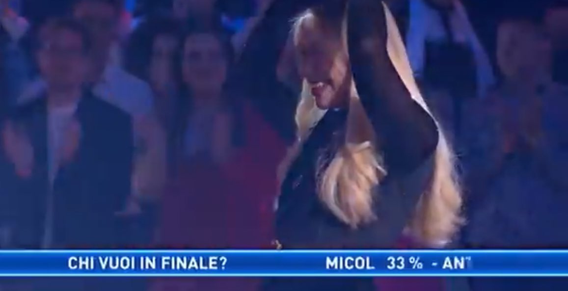 DursoAVita1's tweet photo. Assurdo la gente, che va contro #zeudi e #chiara 
Ma perché gli anni indietro com'era?
#nicol e  #giale sono arrivate in finale con 1% 
Ripeto 1% #GrandeFratello #zeudi #zeuchi #shailenzo #scampia https://t.co/6w2ZD9ezYC