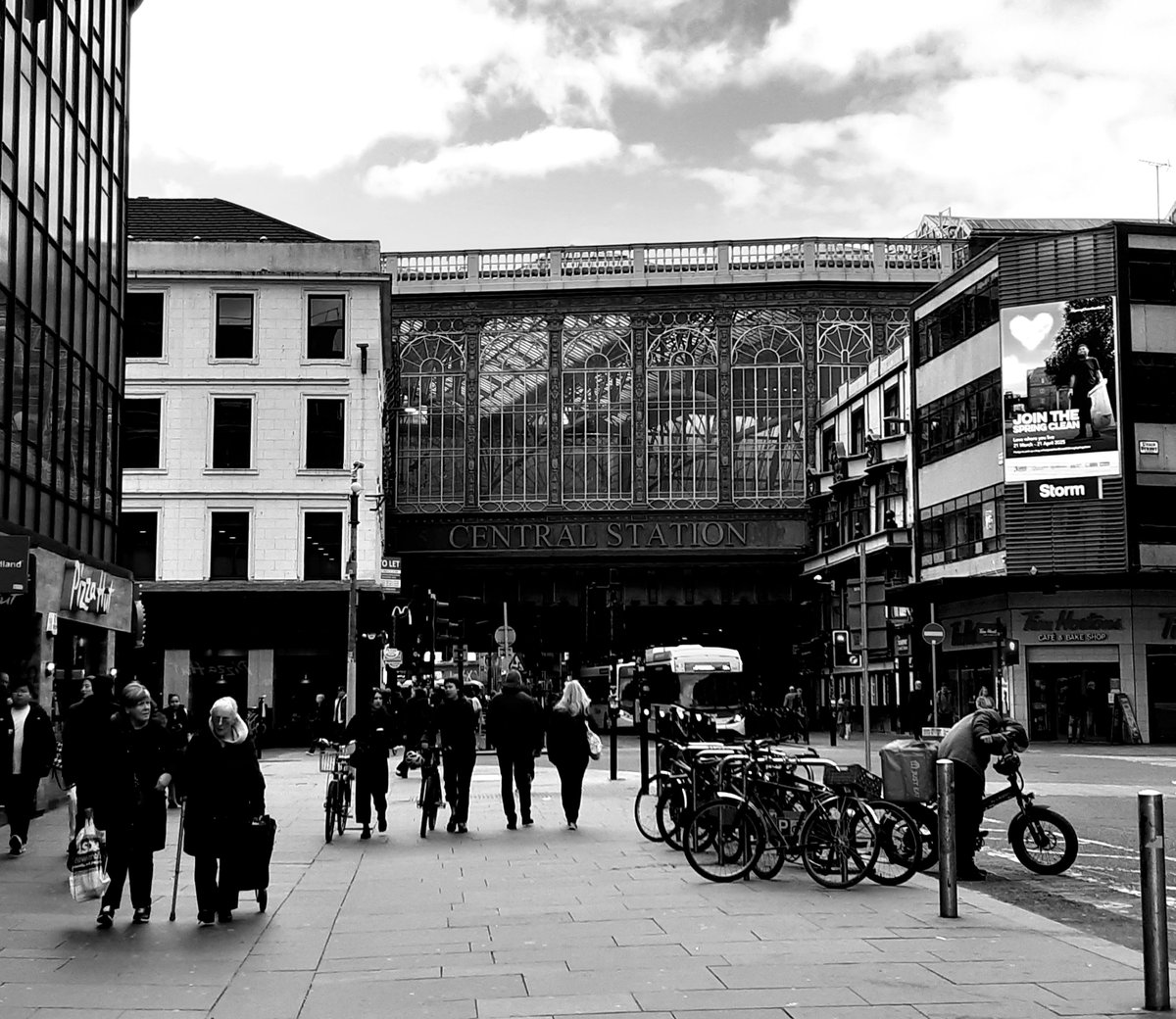 Hello Glasgow! It's been a wee while. You're beautiful 😍 Just passing through and remembering... <a href="/RCStweets/">Royal Conservatoire of Scotland</a> <a href="/Outlander_STARZ/">Outlander Universe</a> <a href="/Trontheatre/">TRON THEATRE</a> <a href="/bardbotanics/">Bard in the Botanics</a> #TheArches #outlander #actress #voiceactress #performer #theatremaker #RCSAlumni #actingtraining #actingmemories