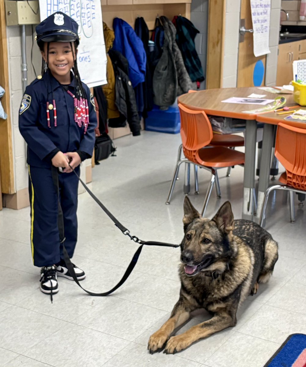 PPDCanineUnit's tweet image. Today @PhillyPolice Sgt Johnson, K9 Red, Ofc Morrow and K9 Kai got to attend career day at Elwood Elementary School. Needless to say the young scholars were excited to hear about K9 duties and interact with our 🐾 🐕 @ppd35dist @PHLschools