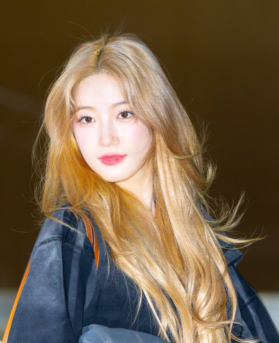 kazuhapictures's tweet image. omg this face