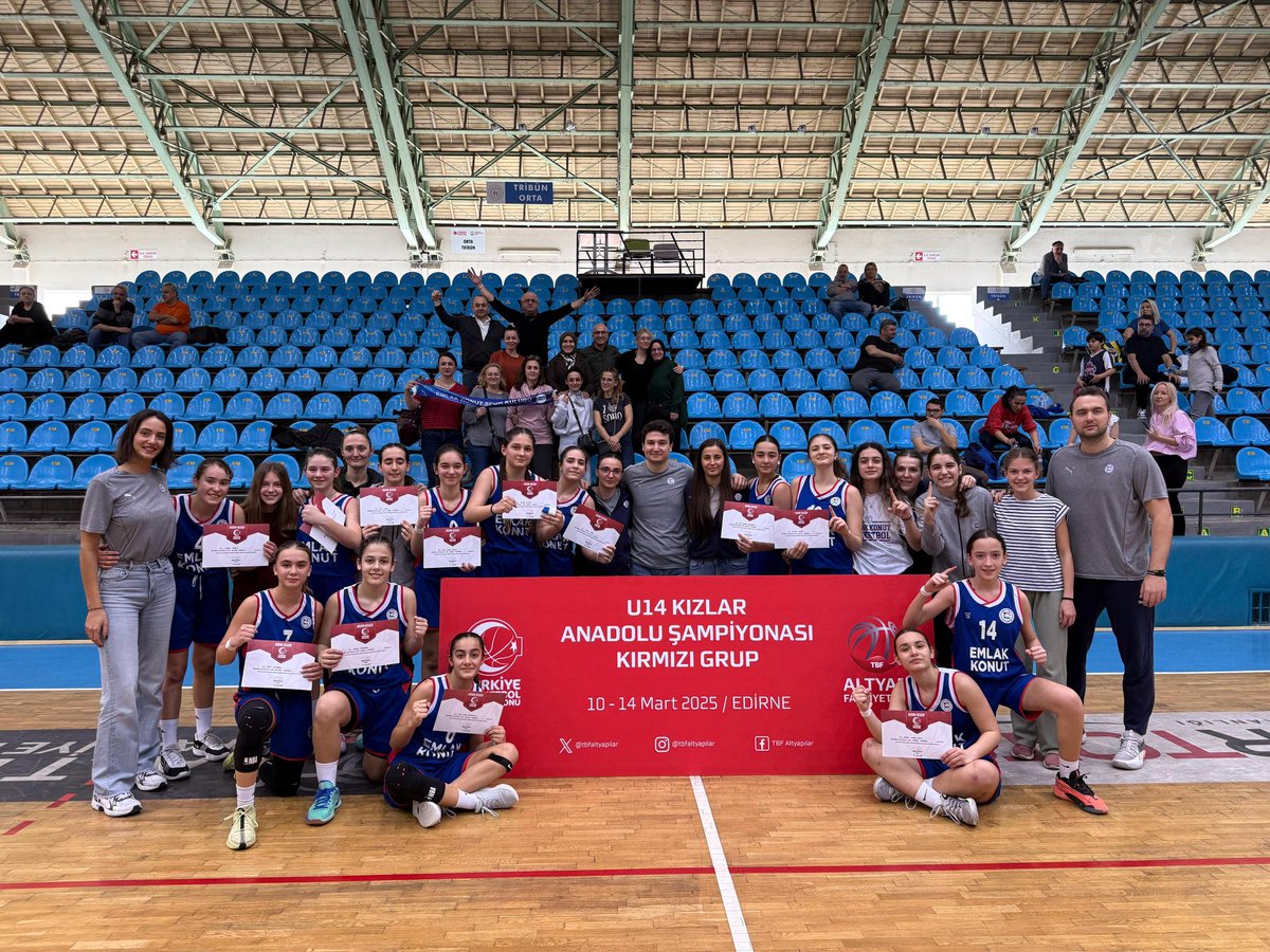 Tebrikler #mavimelekler 😎🦾
U14 A kız takımımız, 10-14 Mart tarihlerinde Edirne’de düzenlenen Küçük Kızlar Anadolu şampiyonasında oynadığı 4 maçı kazanarak, Türkiye şampiyonasına katılmaya hak kazanmıştır. Tüm sporcularımızı ve teknik ekibimizi tebrik ediyor, 21-27 Nisan