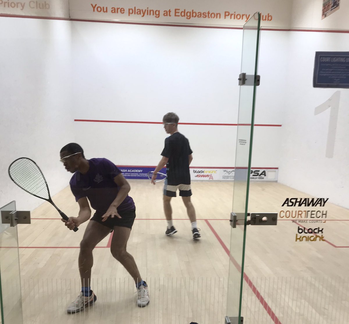 Winding up the forehand and a textbook backhand, some of the action from today’s U18 National Schools Plate Final. Another great day, with excellent matches vs King’s College Taunton (0-5), Berkhamsted (2-3) and Bradfield (5-0). Also good to see a 🇿🇼 junior at #1 for Wycliffe👇🏼.