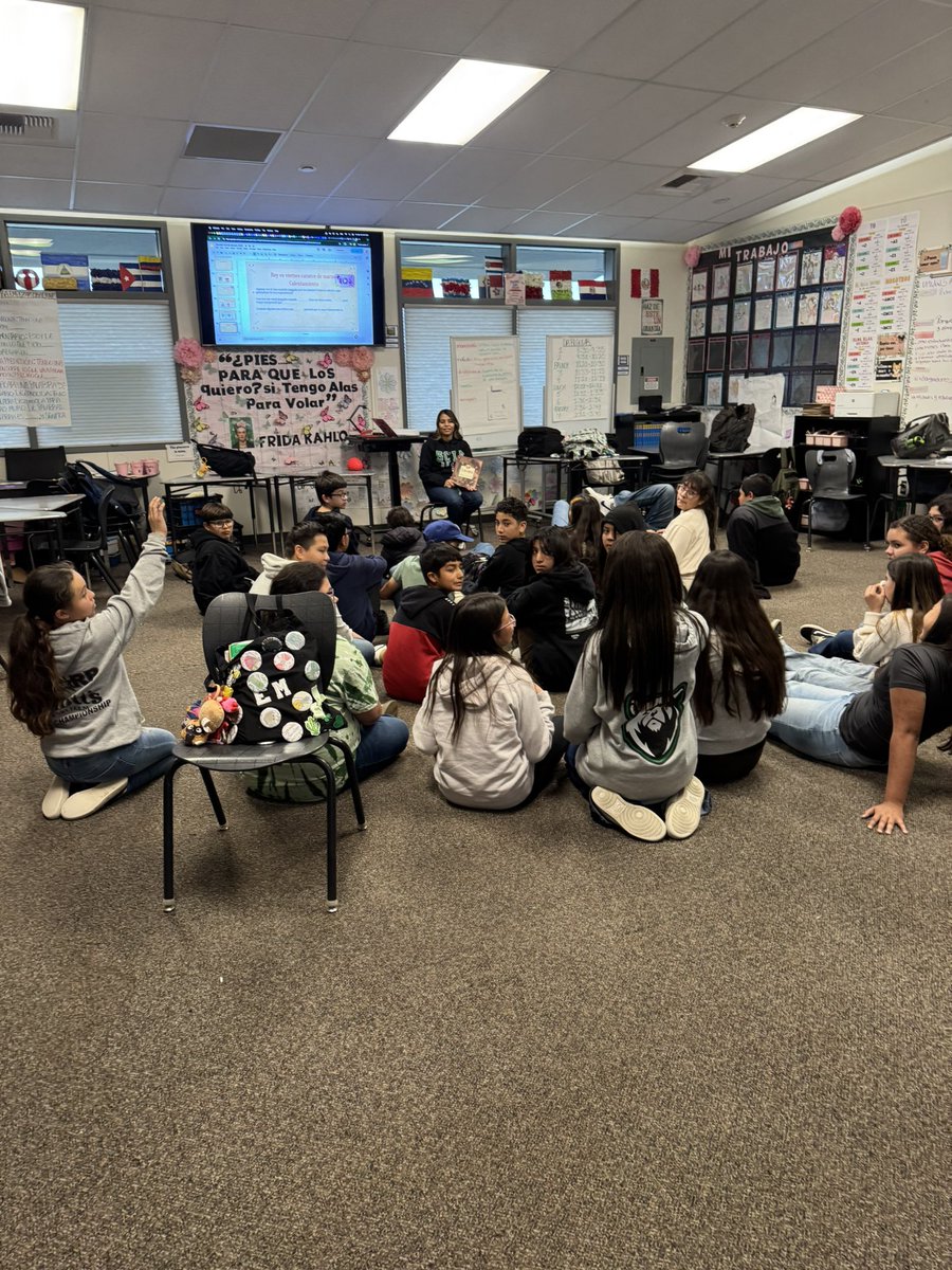 Love seeing a Read aloud in middle school! What a great way to reinforce Learner Profile Traits while making connections with students. #ibmyp #IBlearnerprofiletraits #SCIAleadstheway #BurtonExperience <a href="/SCIABEARS/">SCIA</a>