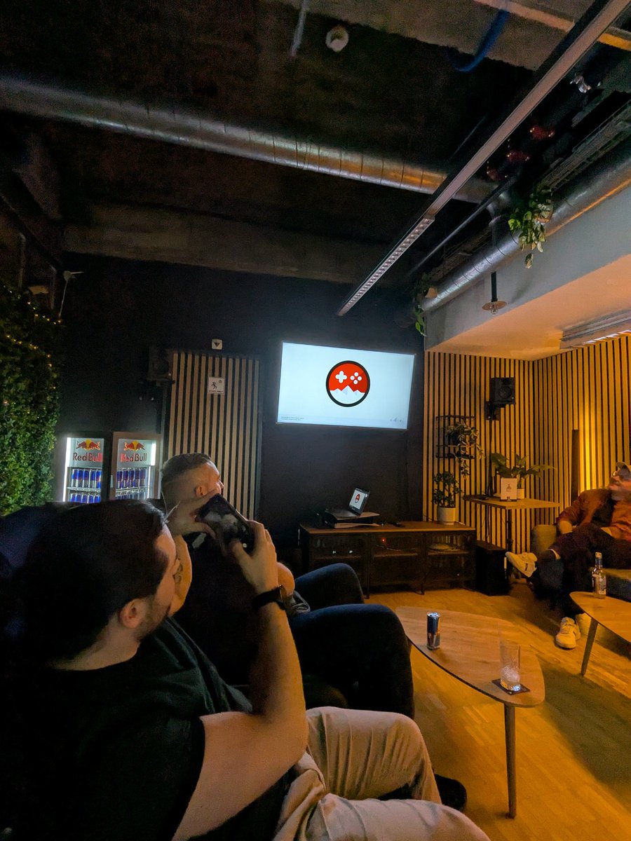 Manuel Oberholzer tweet media