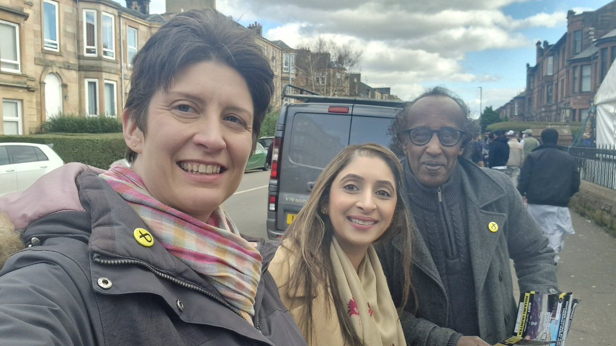 ShaziaBabarSNP's tweet photo. ๐ด๓ ง๓ ข๓ ณ๓ ฃ๓ ด๓ ฟ๐ We had a fantastic campaign session in Govanhill this afternoon, with great engagement from the congregation of @AFECCSCOTLAND in support of our @SouthsideSNPs candidate, @MhairiHunter.
๐ณ Cast your vote for #Hunter1 on Thursday, March 20th.
@theSNP @Belic
@SNPforGlasgow https://t.co/qsVbl8QNd5