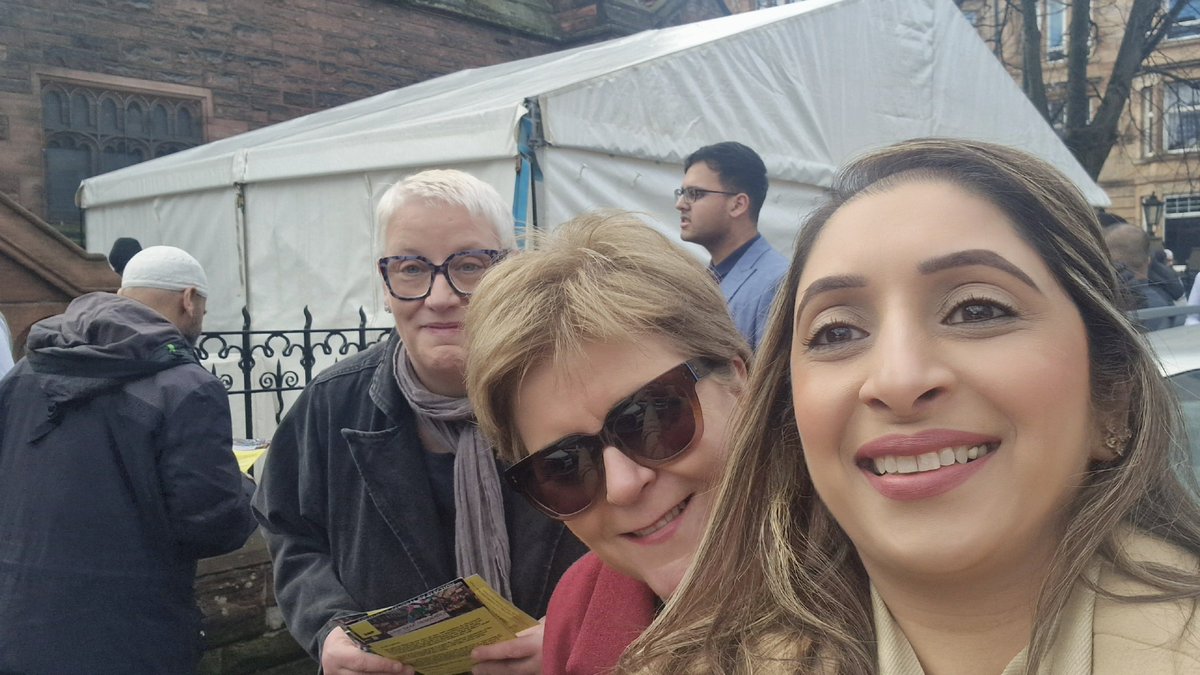 ShaziaBabarSNP's tweet photo. ๐ด๓ ง๓ ข๓ ณ๓ ฃ๓ ด๓ ฟ๐ We had a fantastic campaign session in Govanhill this afternoon, with great engagement from the congregation of @AFECCSCOTLAND in support of our @SouthsideSNPs candidate, @MhairiHunter.
๐ณ Cast your vote for #Hunter1 on Thursday, March 20th.
@theSNP @Belic
@SNPforGlasgow https://t.co/qsVbl8QNd5
