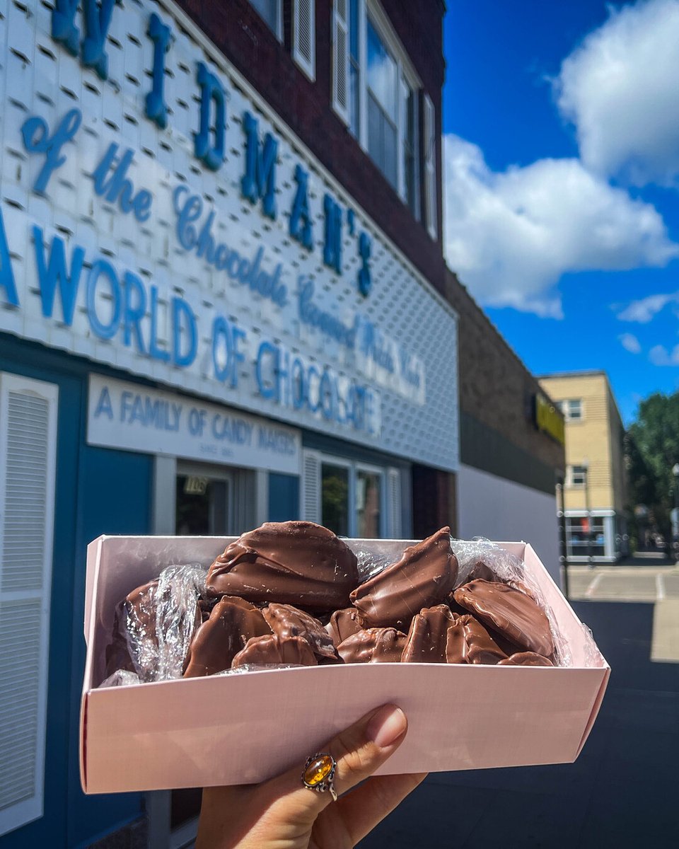 Celebrating one of those most iconic snacks in North Dakota! Chippers are chocolate covered potato chips that are the perfect balance of sweet and salty. Happy #NationalPotatoChipDay.

Grab some for yourself at Widman's Candy Shop in Grand Forks.