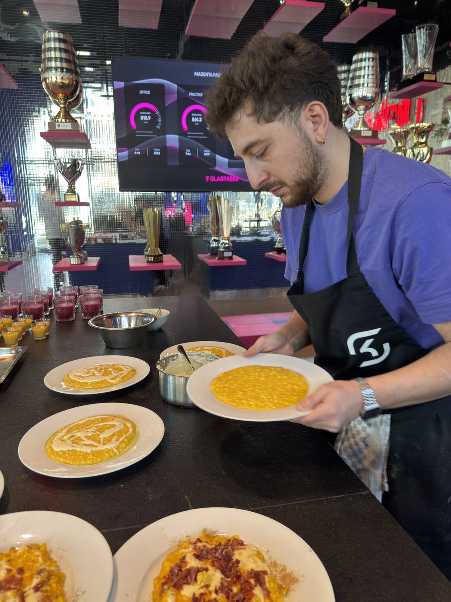 joYnt (@joyntval) on Twitter photo My 2 weeks journey cheffing for the <a href="/EchoGuild/">Echo</a> are officially done for me 🫡
These raiders are so lovely showing happiness while eating our food
GL 😍
Being back in <a href="/SKGaming/">SK Gaming</a> facility and meet all the sk staff was sick 🥹
Huge thanks to <a href="/juliaguliajulia/">julia</a> for all the support 🥰 My 2 weeks journey cheffing for the <a href="/EchoGuild/">Echo</a> are officially done for me 🫡
These raiders are so lovely showing happiness while eating our food
GL 😍
Being back in <a href="/SKGaming/">SK Gaming</a> facility and meet all the sk staff was sick 🥹
Huge thanks to <a href="/juliaguliajulia/">julia</a> for all the support 🥰