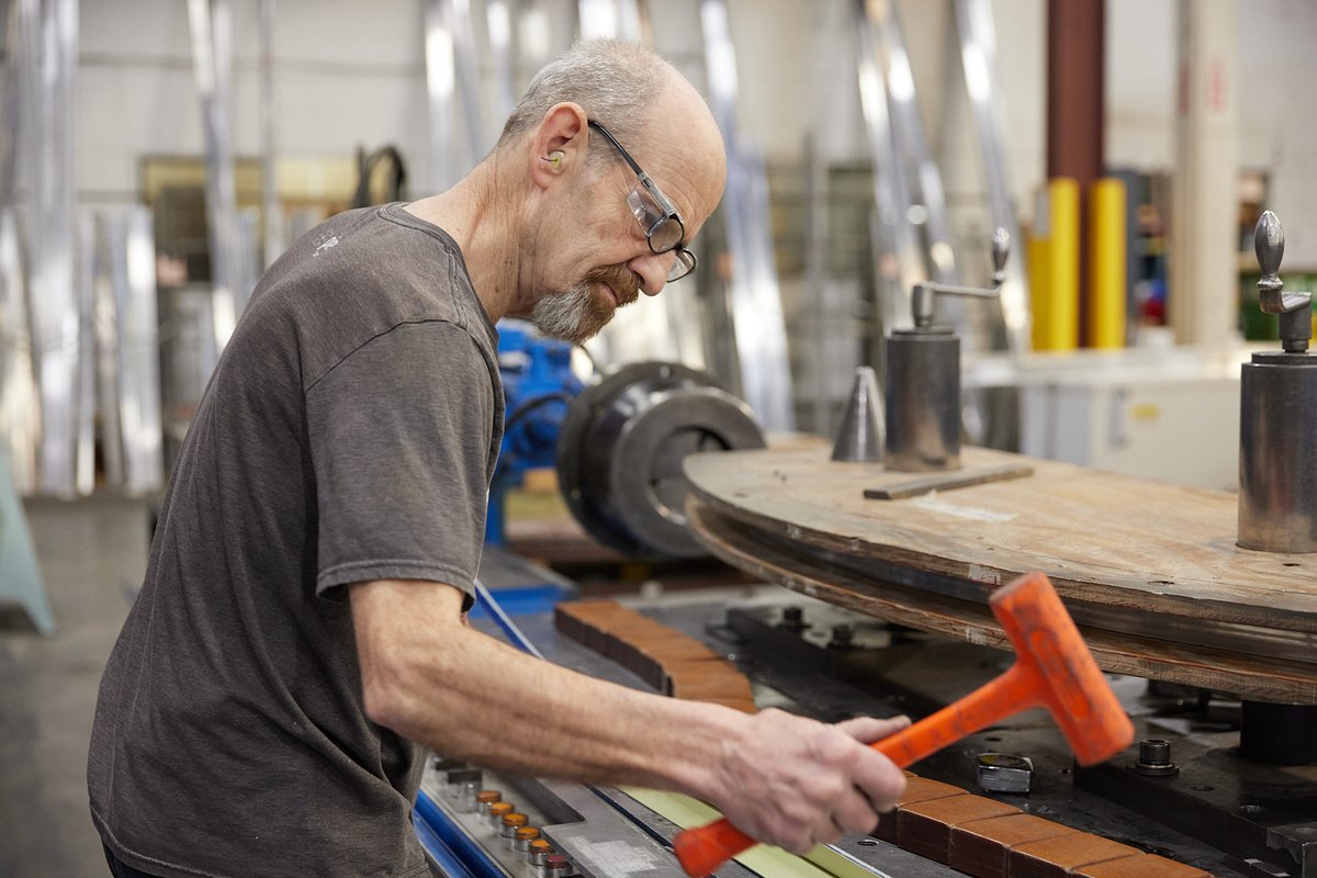 PioneerWA's tweet photo. Happy Friday- #TGIF! A HUGE #Thanks to Dan Wetzel, #SuperStar Press Brake Operator, at Pioneer Industries #AerospaceManufacturing. Dan started in 1991, took a break, returned & has been w/us for 32+ yrs. total! #DedicatedEmployee #AppreciationPost #LongTermEmployee #Machinist https://t.co/OqH43hI7IX