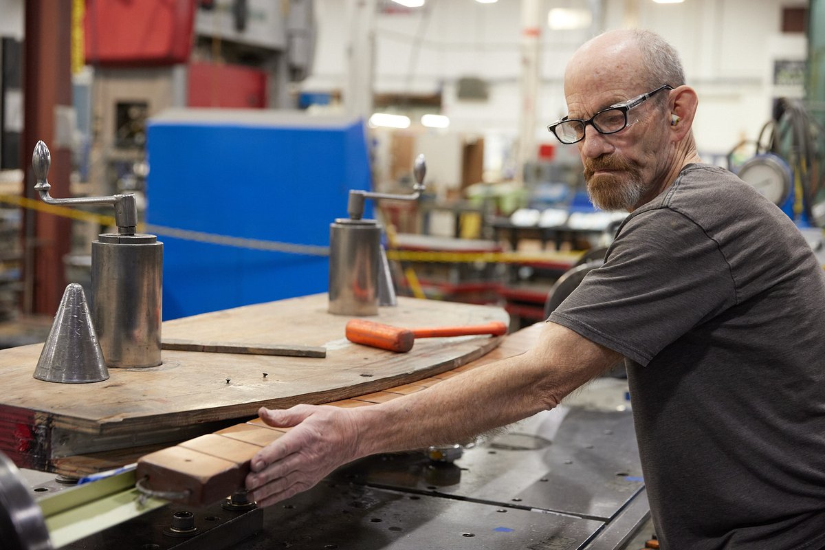 PioneerWA's tweet photo. Happy Friday- #TGIF! A HUGE #Thanks to Dan Wetzel, #SuperStar Press Brake Operator, at Pioneer Industries #AerospaceManufacturing. Dan started in 1991, took a break, returned & has been w/us for 32+ yrs. total! #DedicatedEmployee #AppreciationPost #LongTermEmployee #Machinist https://t.co/OqH43hI7IX