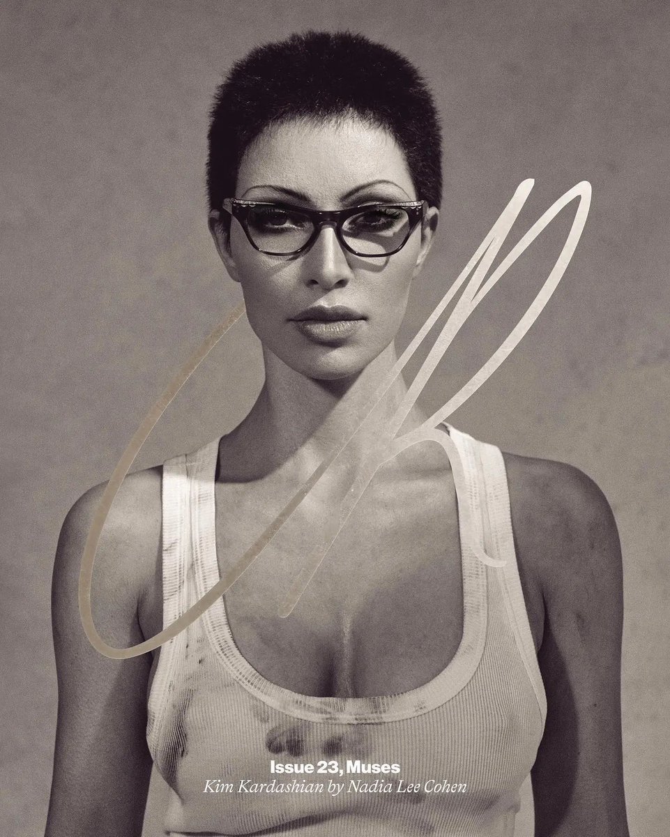 leandek15's tweet image. I just love it when Kim Kardashian does those edgy & out of character magazine covers so much more interesting to me
She pulls it every time