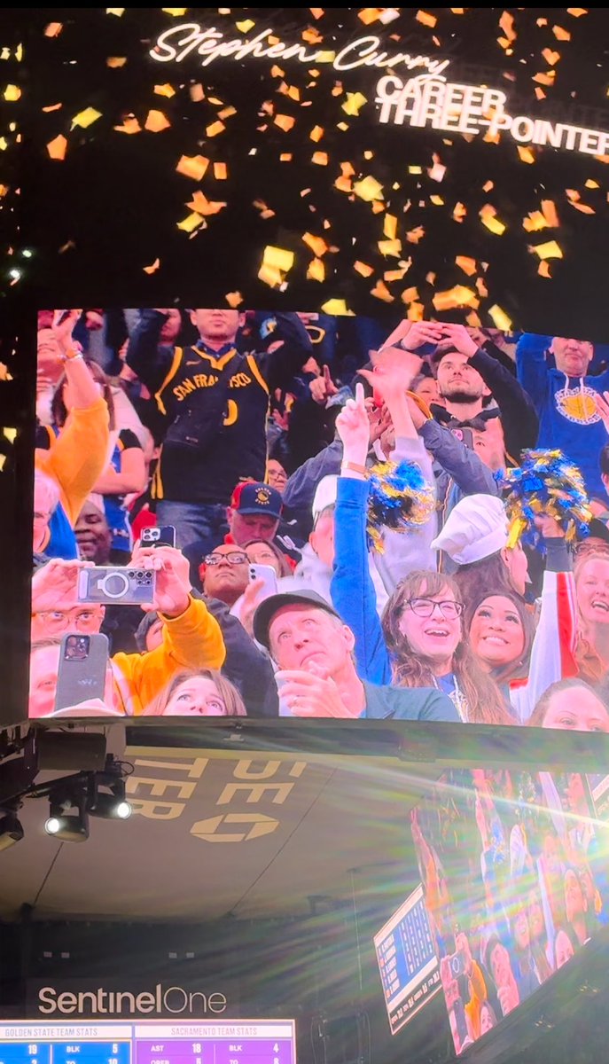 schmeevee's tweet photo. Witness @NBA history last night. I love you, 4000, @StephenCurry30 

Happy Birthday!! https://t.co/cQMUlz4Ac9