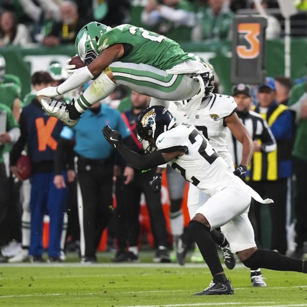 NEWS: #Eagles star running back Saquon Barkley filed a trademark application for a silhouette of his iconic reverse hurdle play.

🔥🔥🔥

(Via Josh Gerben)