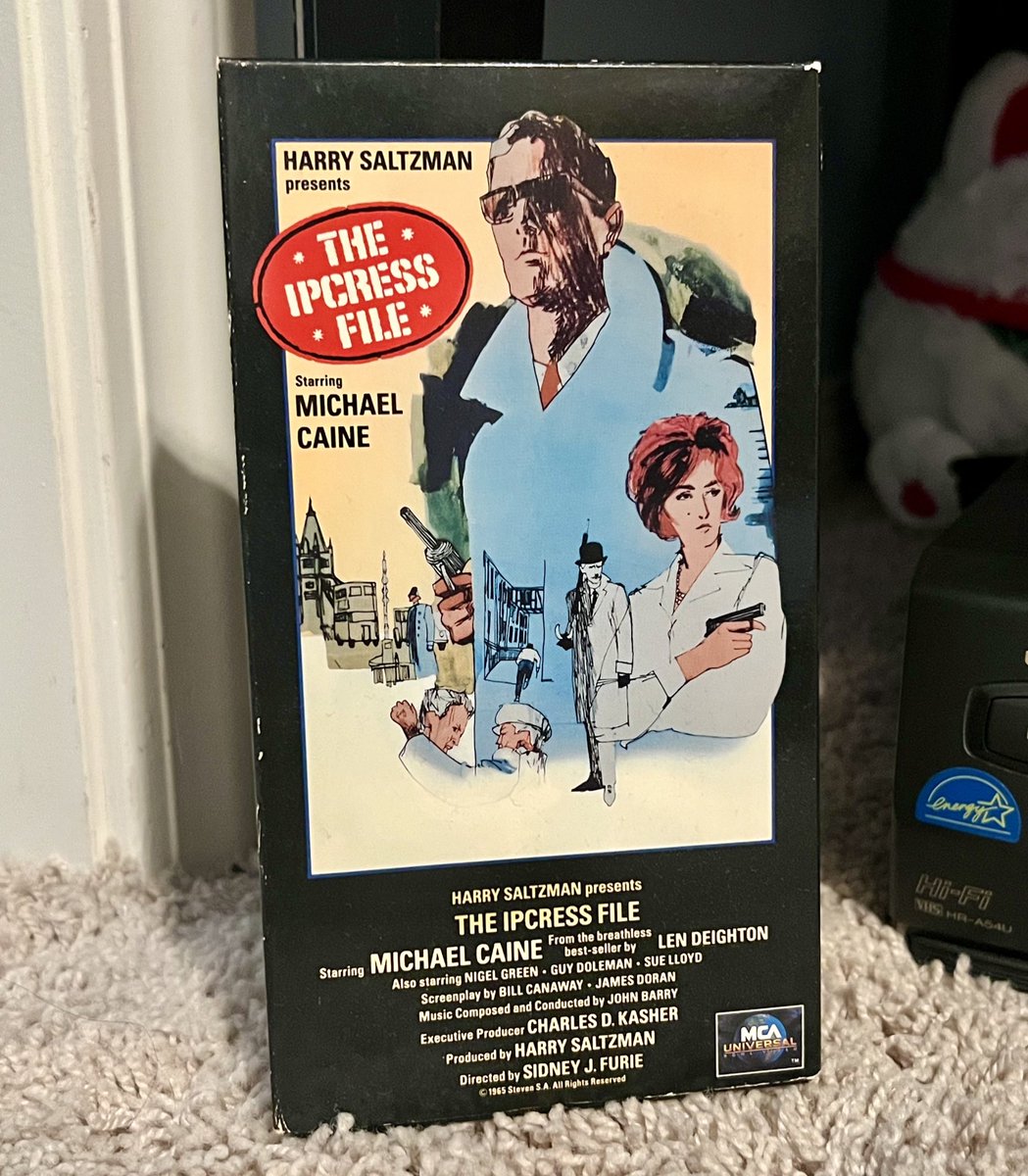 NicoleBdorf's tweet photo. Sending heartfelt birthday greetings to the magnificent @themichaelcaine 🤩👏🇬🇧
My 10 year old son is a huge fan & loves collecting #MichaelCaine media. He even drew the #Sleuth poster by hand & has it on his bedroom wall 🫡
#HappyBirthday #IpcressFile #Legend #FourthProtocol https://t.co/0FfzhHTmkv