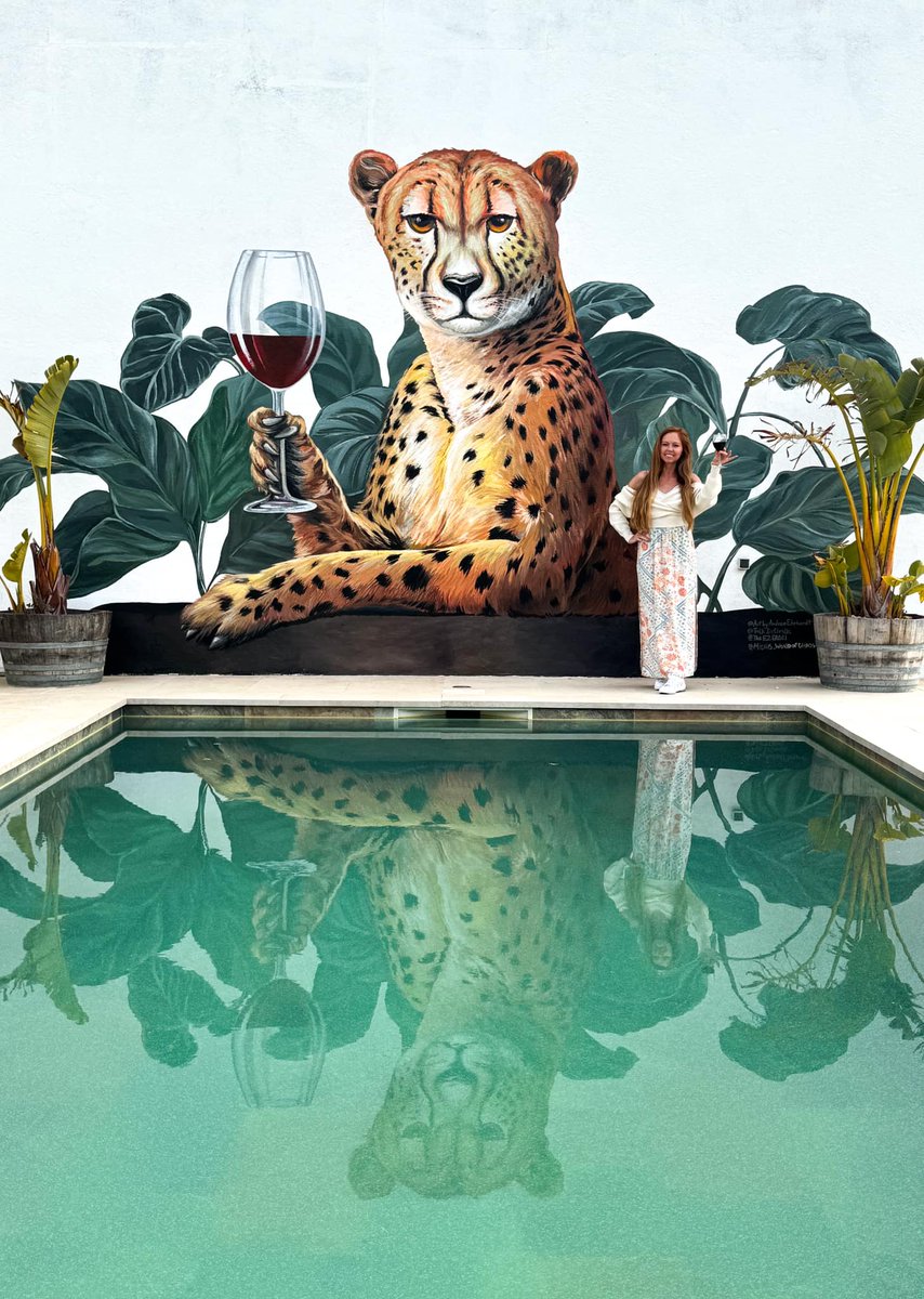 If I could paint anything daily, it’d be BIG animals on big walls! This was a goal for the year, and I had a blast making it happen—plus, I got to teach my Artist Academy friends along the way! 🎨🦒 #MuralArt