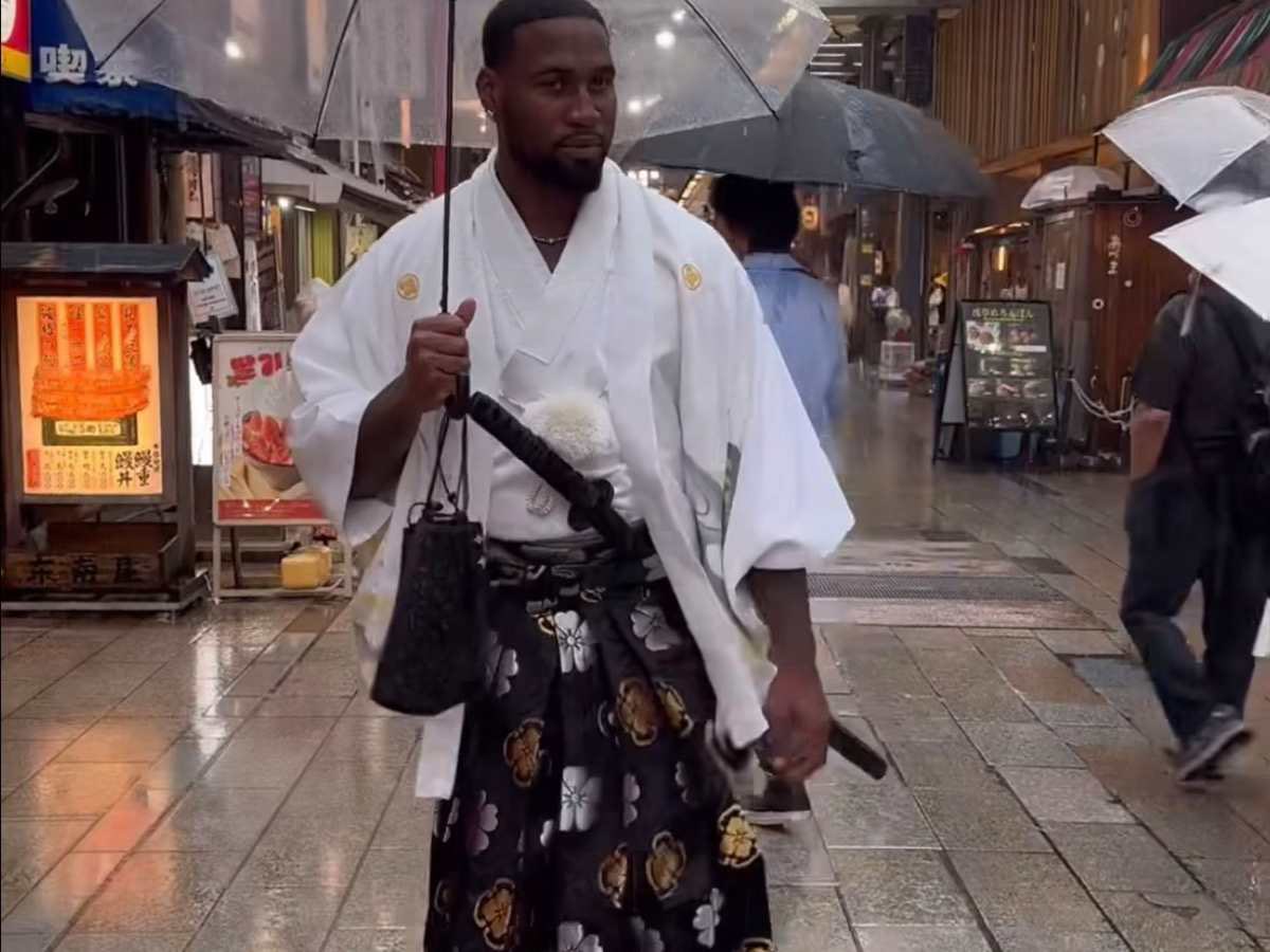 TheDrunkJetsFan's tweet photo. It was pretty bizarre when you were cosplaying as a ninja instead of practicing and then held out and made no money and sucked ass. https://t.co/PBOtXwGB7F