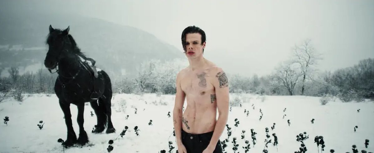 liveontourlwt's tweet image. it’s giving twilight (breaking dawn part 2)